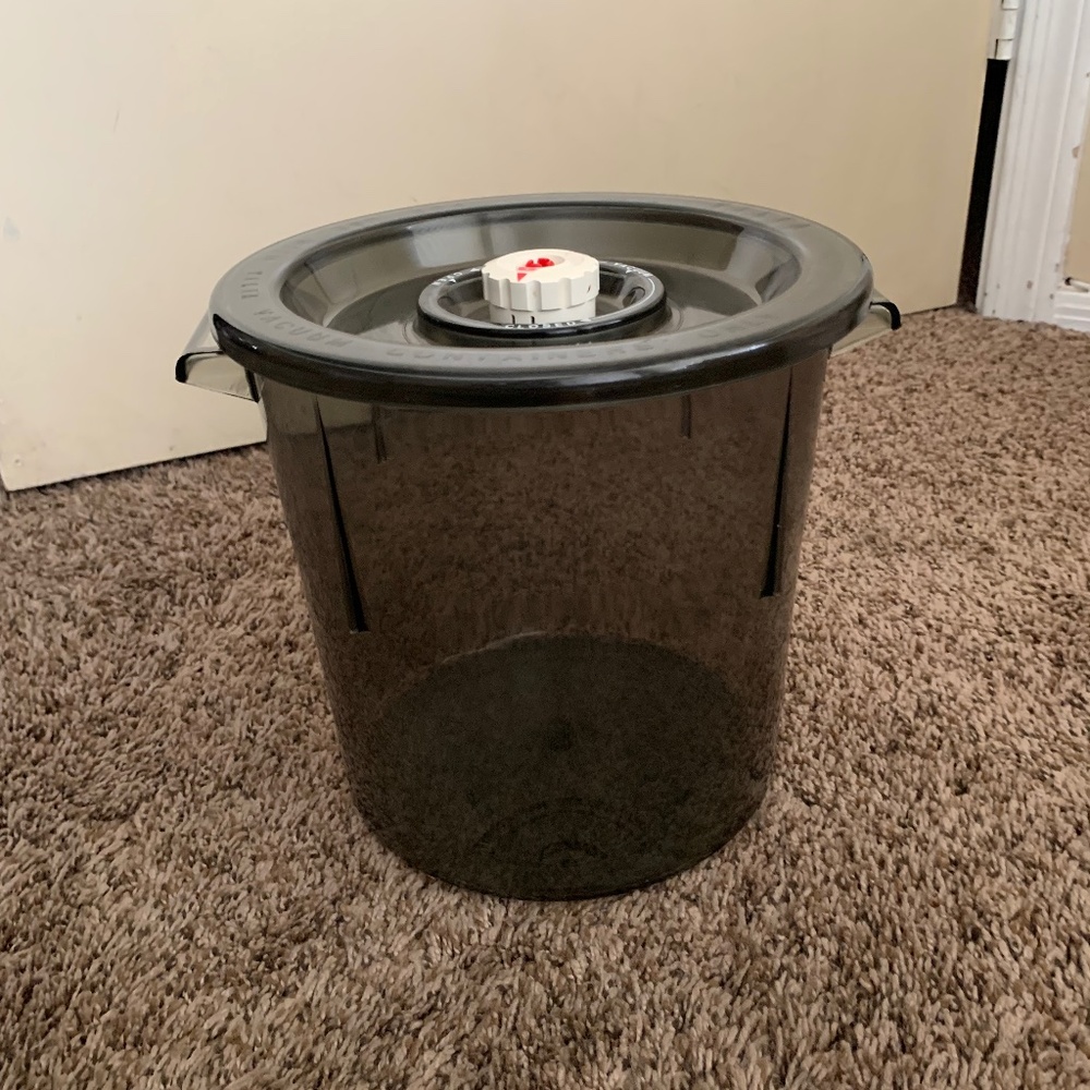 Tilia Foodsaver  Vacuum Container Food Storage Preservation  6qt. Round Tub
